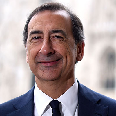 Speaker Image Description