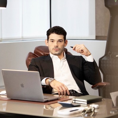 Speaker Image Description