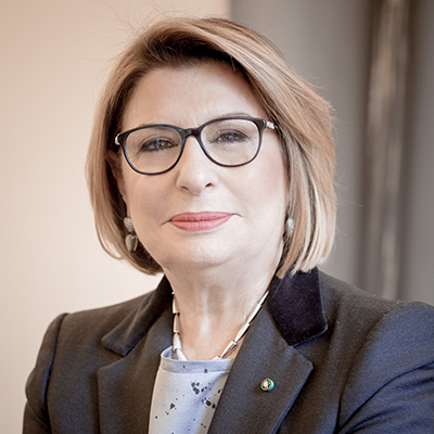 Speaker Image Description