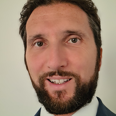 Speaker Image Description